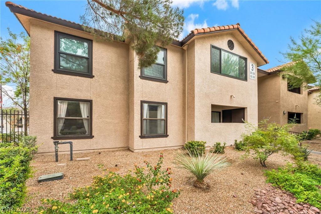 2451 Rainbow, Las Vegas, NV 89108