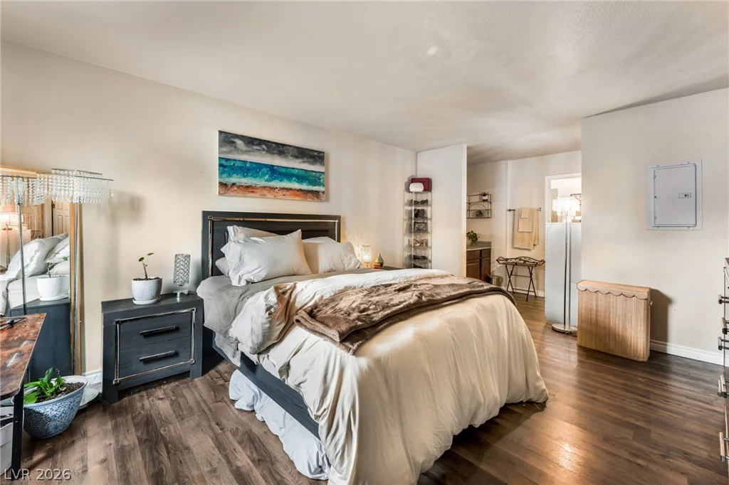 2451 Rainbow, Las Vegas, NV 89108