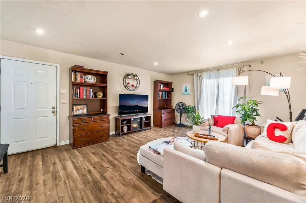 2451 Rainbow, Las Vegas, NV 89108