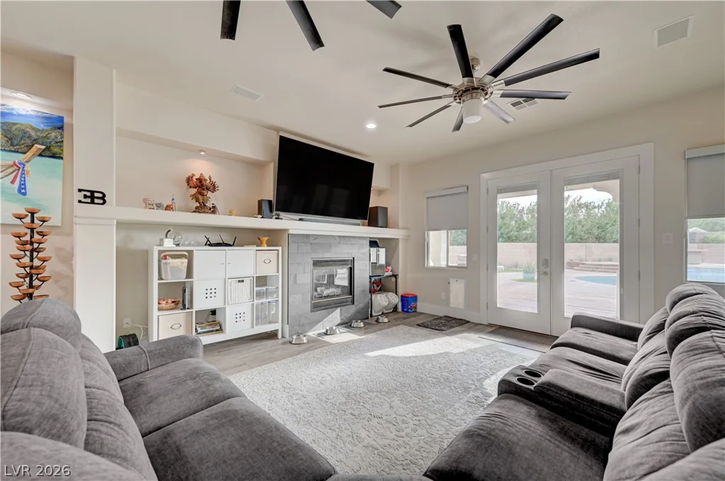 135 Mesa Verde, Las Vegas, NV 89123