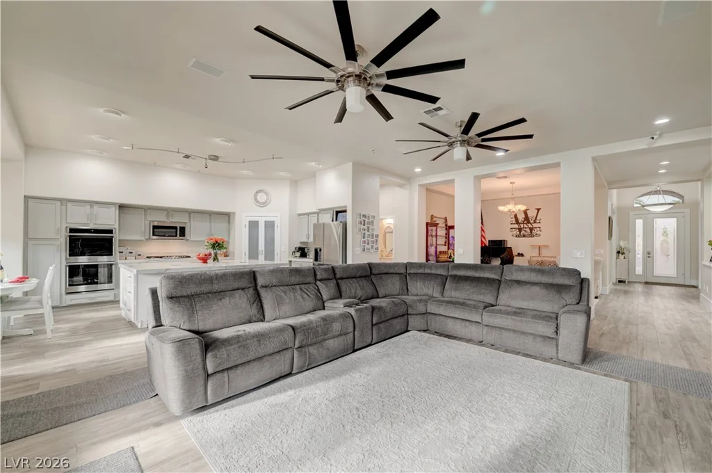 135 Mesa Verde, Las Vegas, NV 89123
