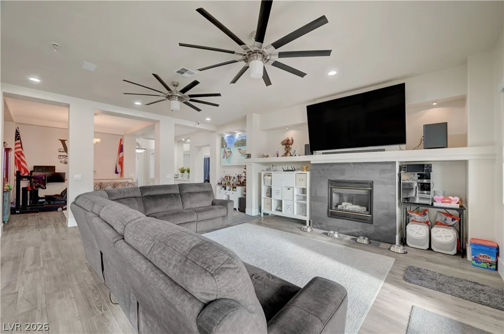 135 Mesa Verde, Las Vegas, NV 89123