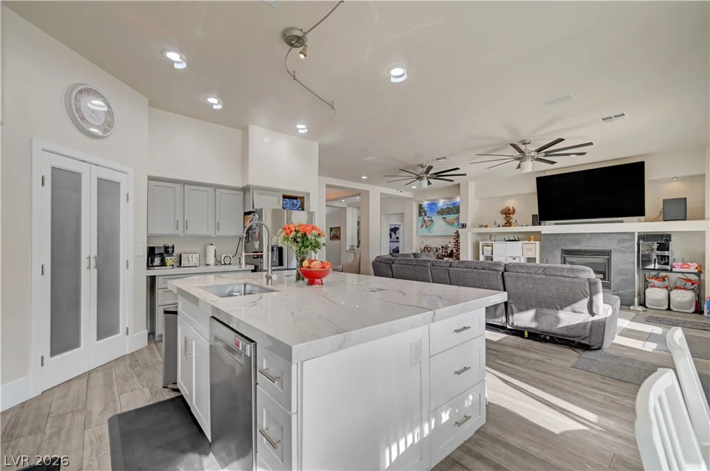 135 Mesa Verde, Las Vegas, NV 89123