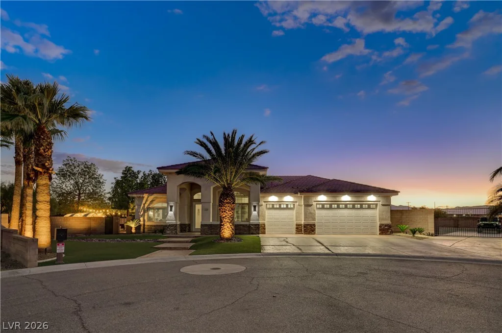 135 Mesa Verde, Las Vegas, NV 89123