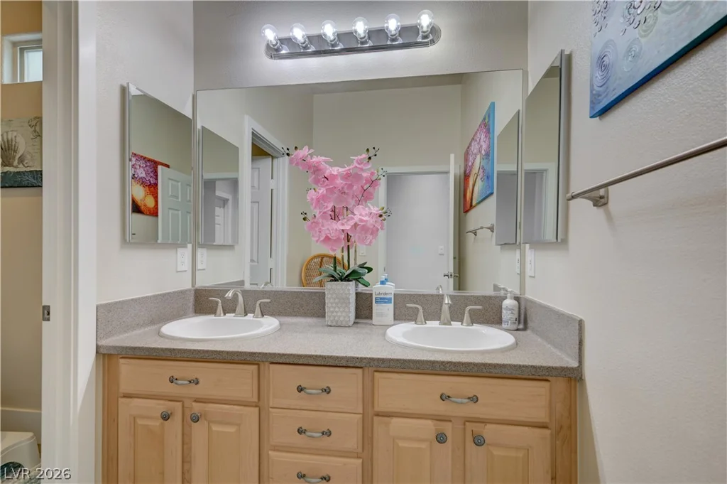 135 Mesa Verde, Las Vegas, NV 89123