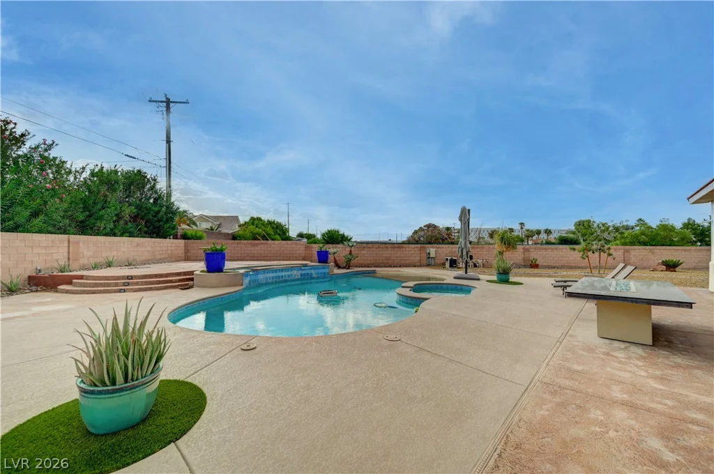 135 Mesa Verde, Las Vegas, NV 89123