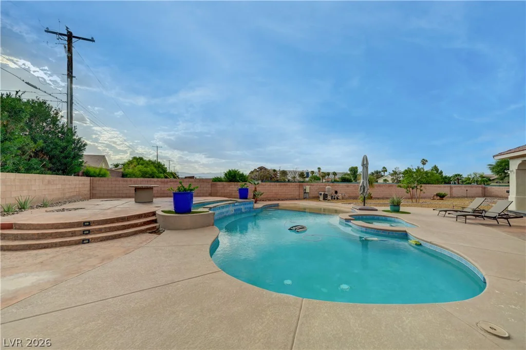 135 Mesa Verde, Las Vegas, NV 89123