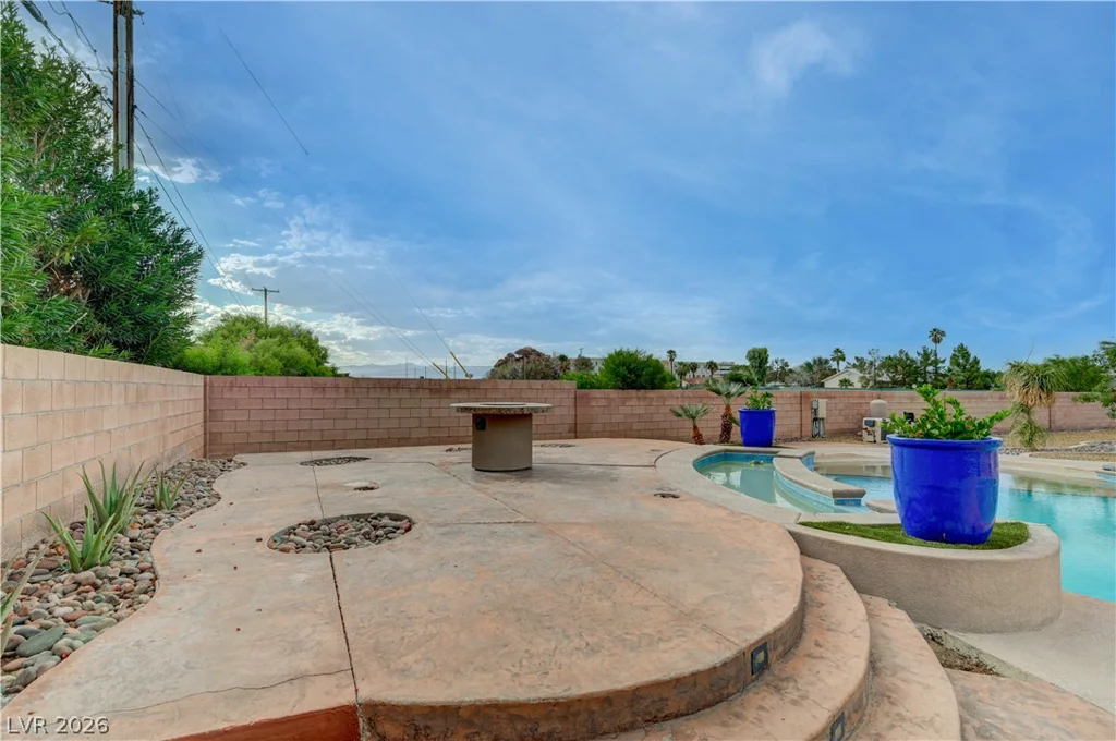 135 Mesa Verde, Las Vegas, NV 89123