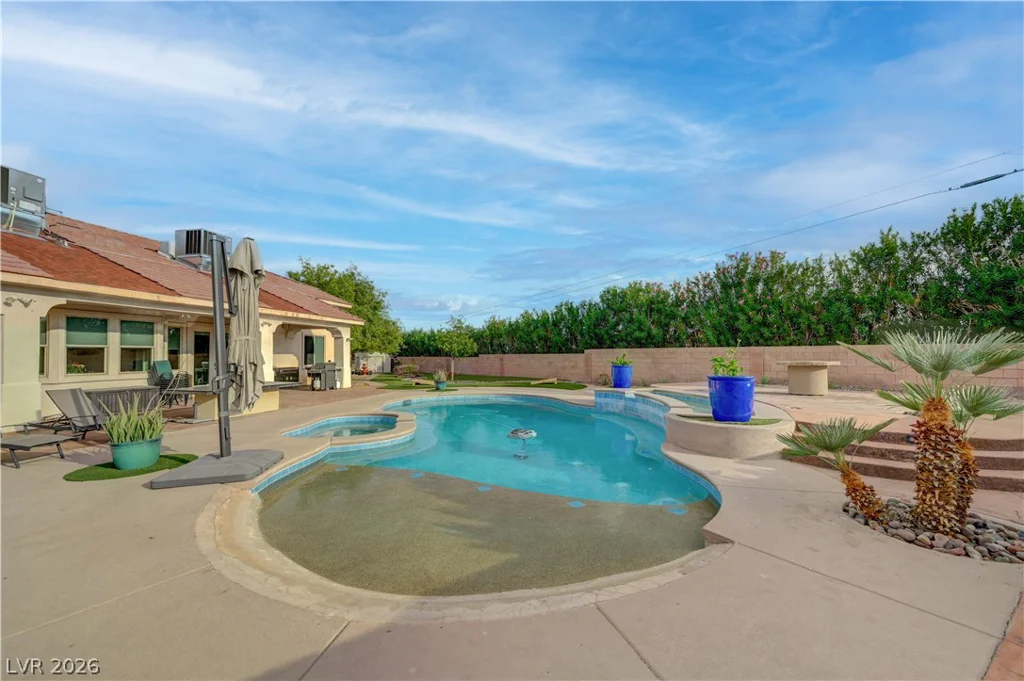 135 Mesa Verde, Las Vegas, NV 89123