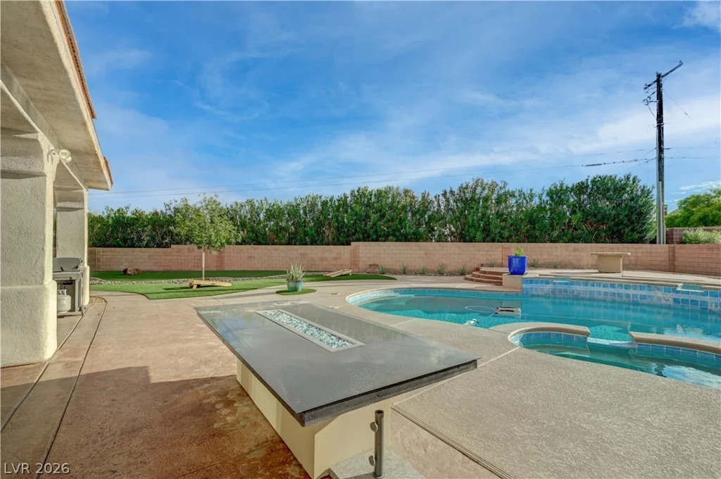 135 Mesa Verde, Las Vegas, NV 89123