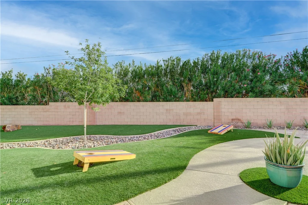 135 Mesa Verde, Las Vegas, NV 89123