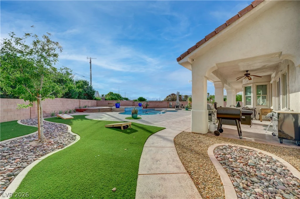 135 Mesa Verde, Las Vegas, NV 89123