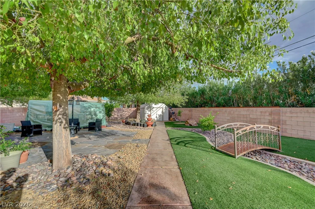 135 Mesa Verde, Las Vegas, NV 89123