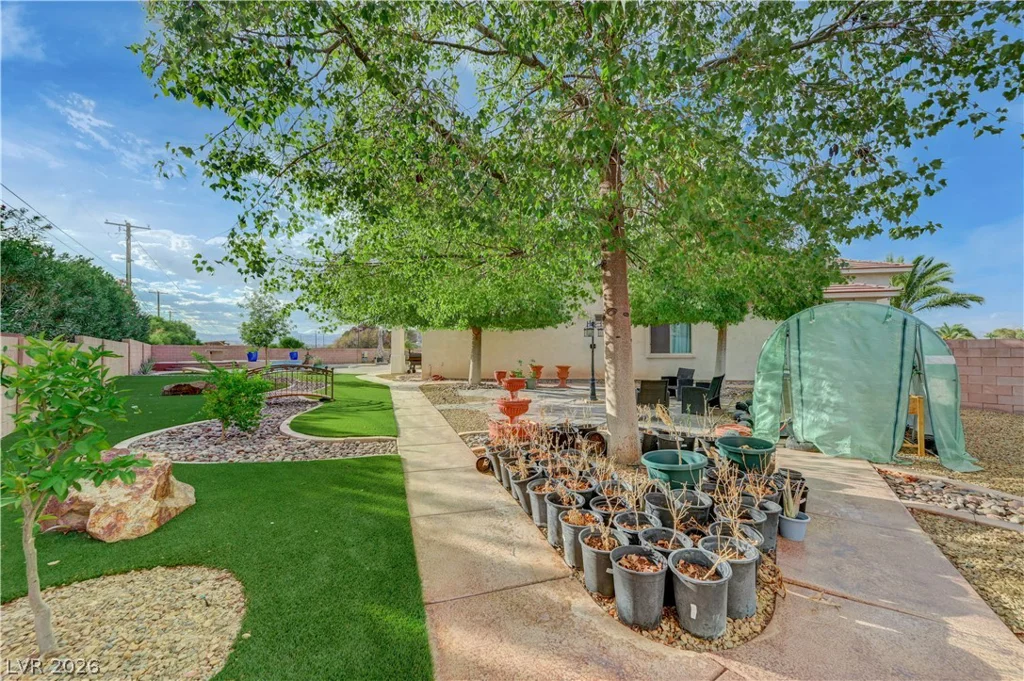 135 Mesa Verde, Las Vegas, NV 89123