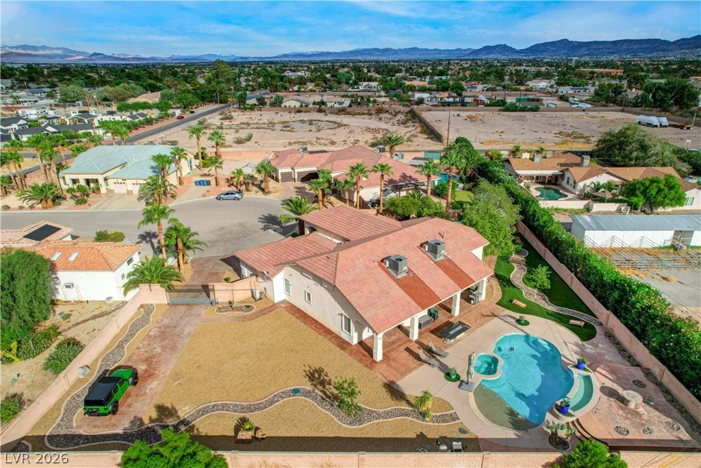 135 Mesa Verde, Las Vegas, NV 89123