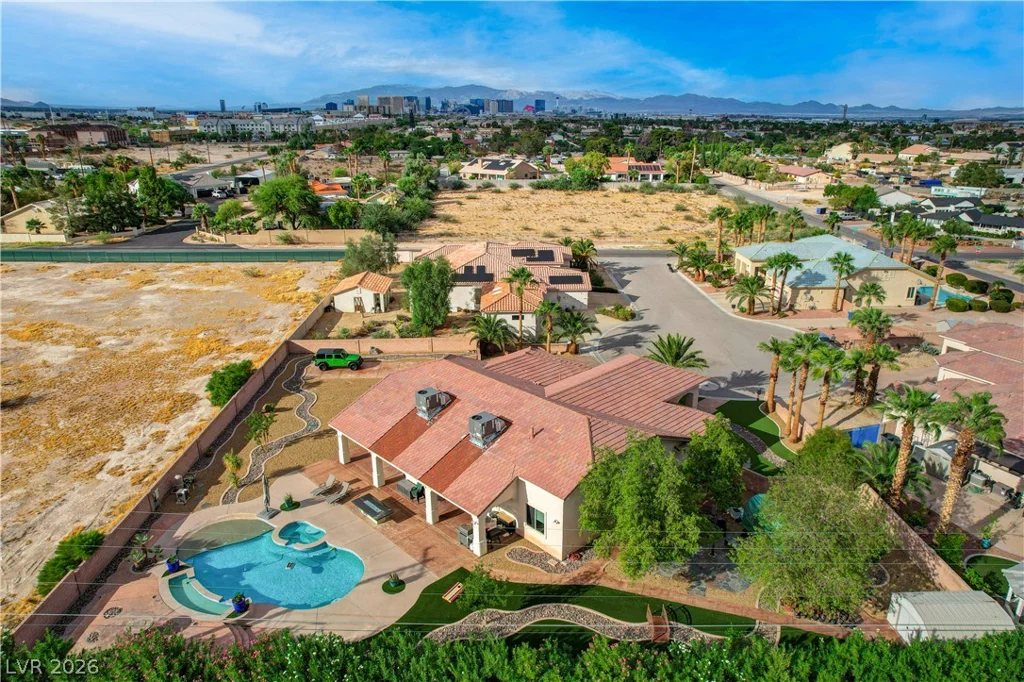 135 Mesa Verde, Las Vegas, NV 89123