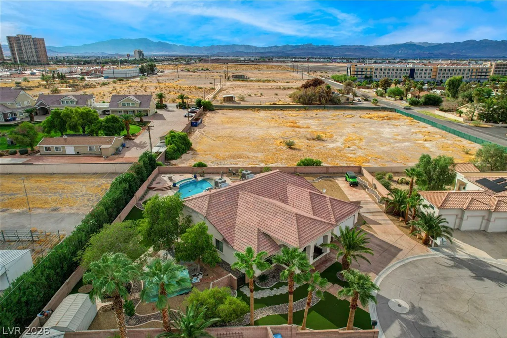 135 Mesa Verde, Las Vegas, NV 89123