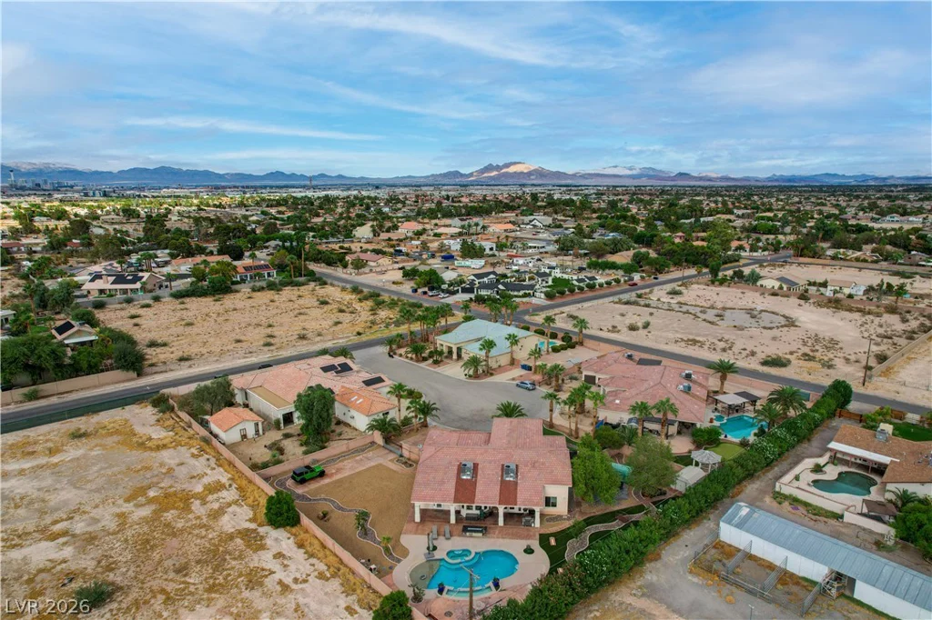 135 Mesa Verde, Las Vegas, NV 89123