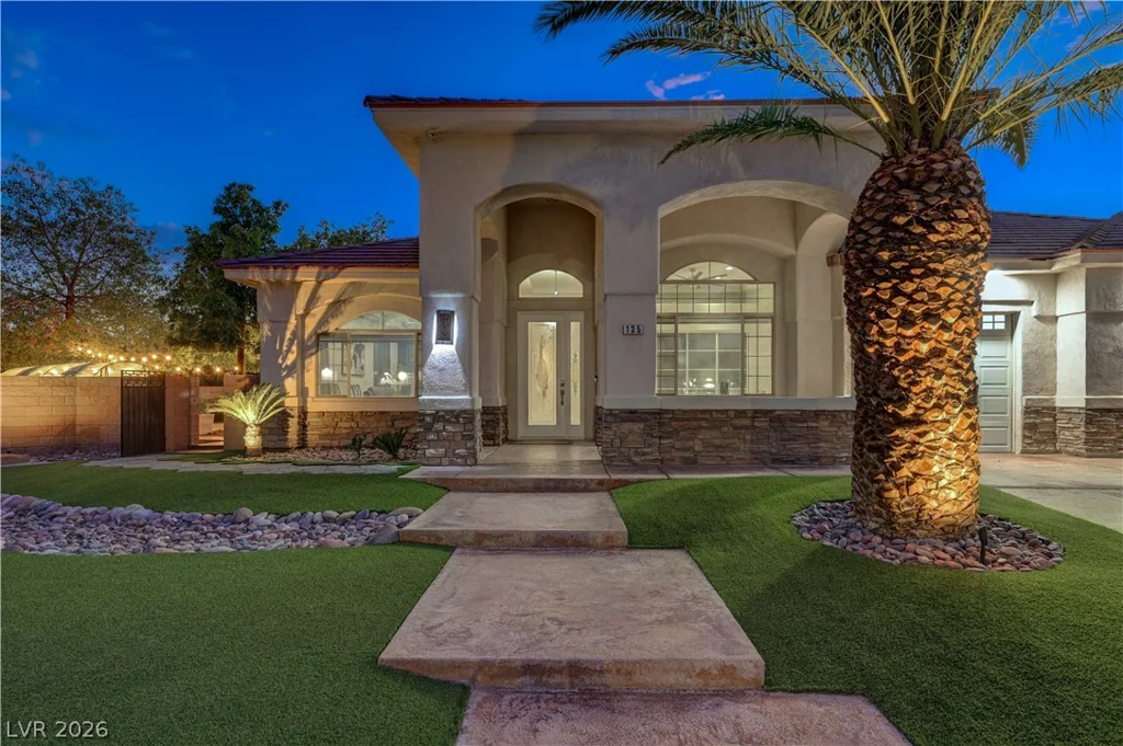 135 Mesa Verde, Las Vegas, NV 89123