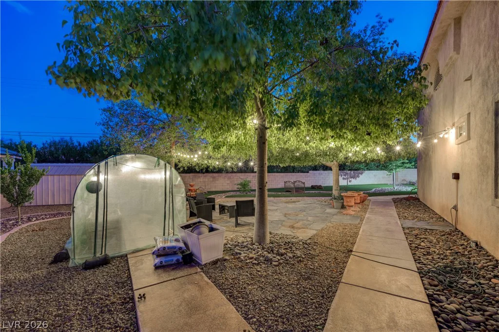 135 Mesa Verde, Las Vegas, NV 89123