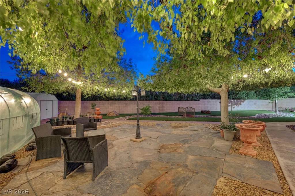 135 Mesa Verde, Las Vegas, NV 89123