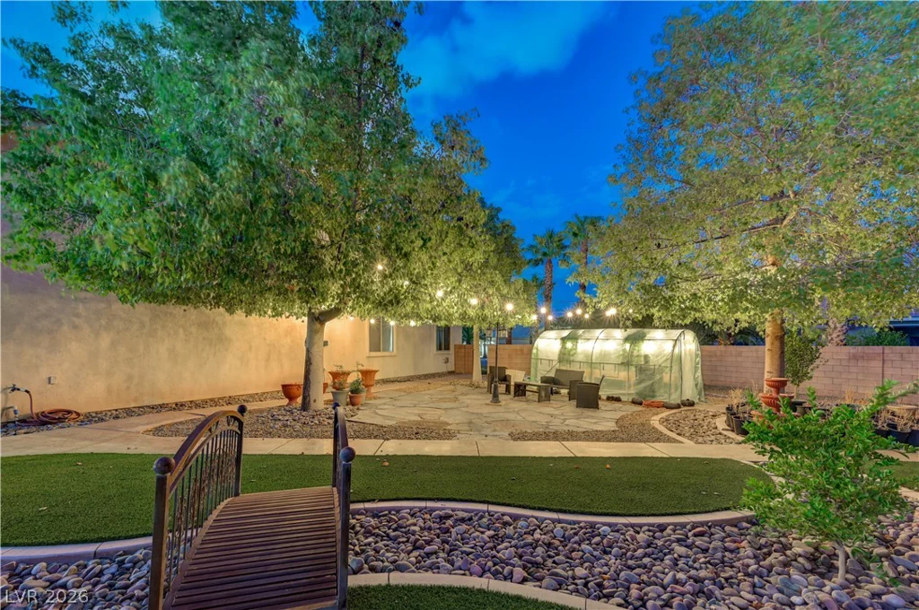 135 Mesa Verde, Las Vegas, NV 89123