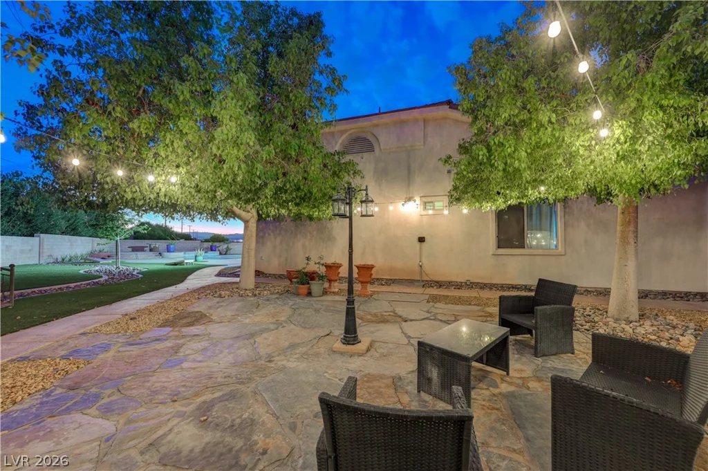 135 Mesa Verde, Las Vegas, NV 89123