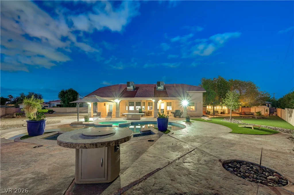 135 Mesa Verde, Las Vegas, NV 89123