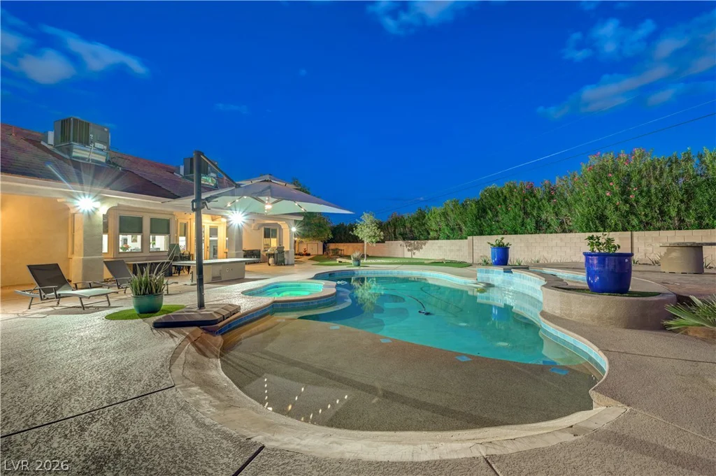 135 Mesa Verde, Las Vegas, NV 89123