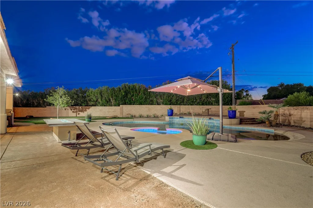 135 Mesa Verde, Las Vegas, NV 89123