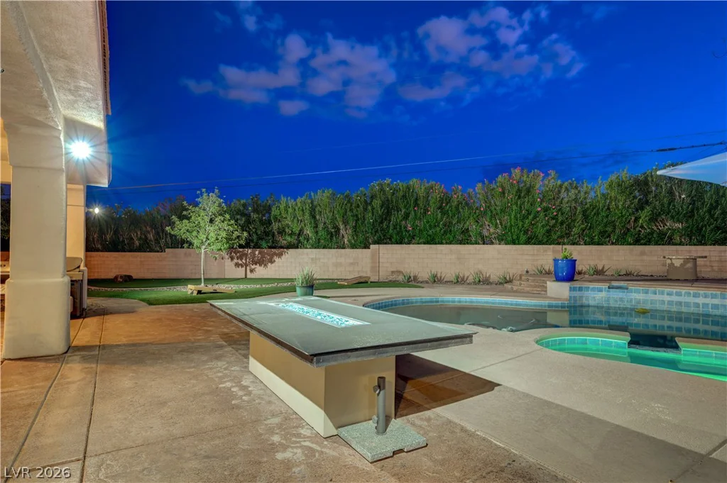 135 Mesa Verde, Las Vegas, NV 89123