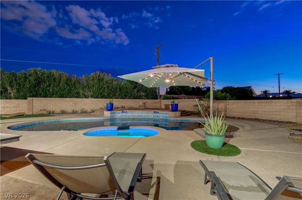 135 Mesa Verde, Las Vegas, NV 89123