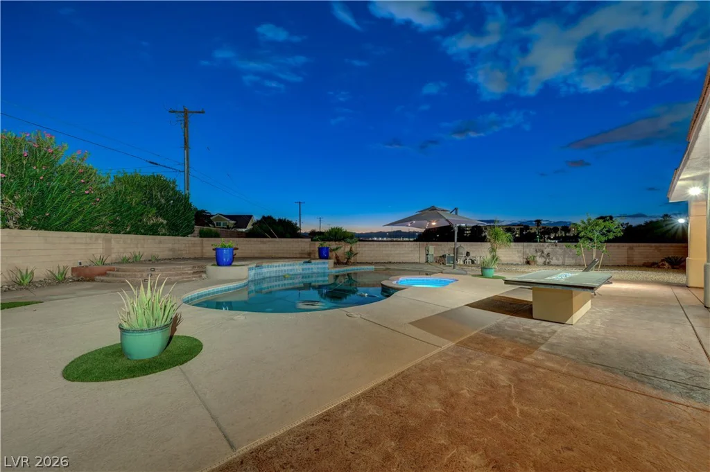 135 Mesa Verde, Las Vegas, NV 89123