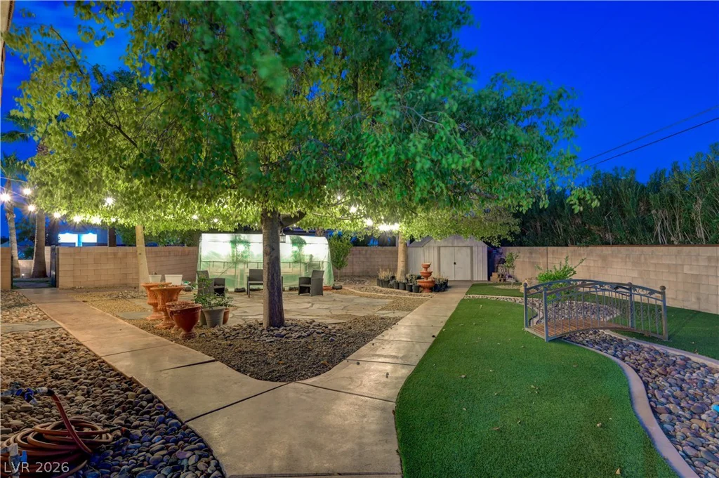 135 Mesa Verde, Las Vegas, NV 89123