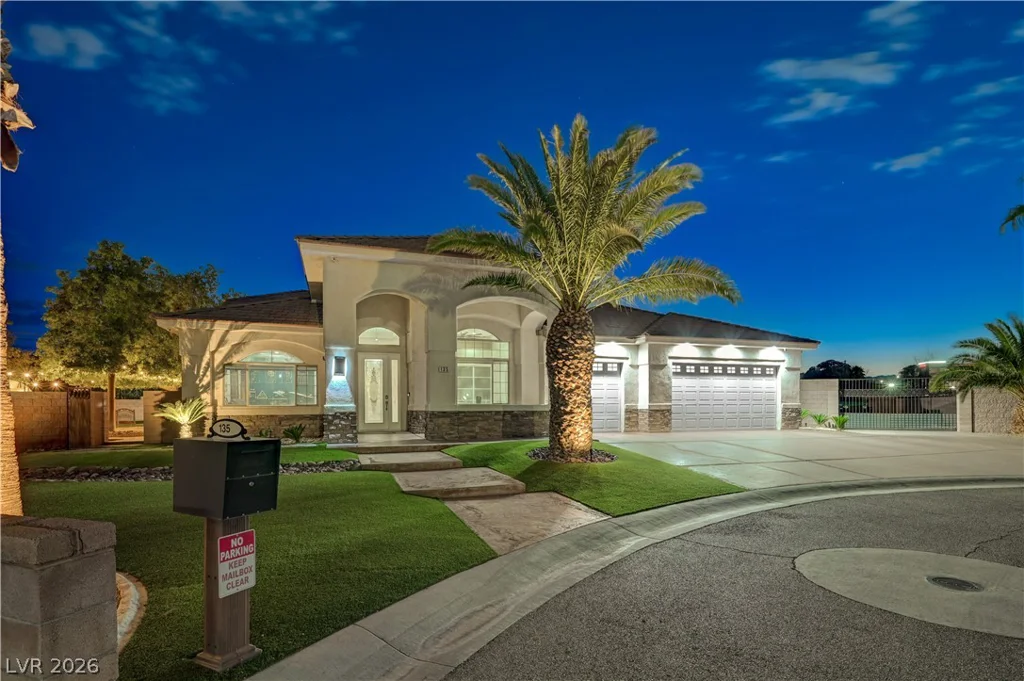 135 Mesa Verde, Las Vegas, NV 89123