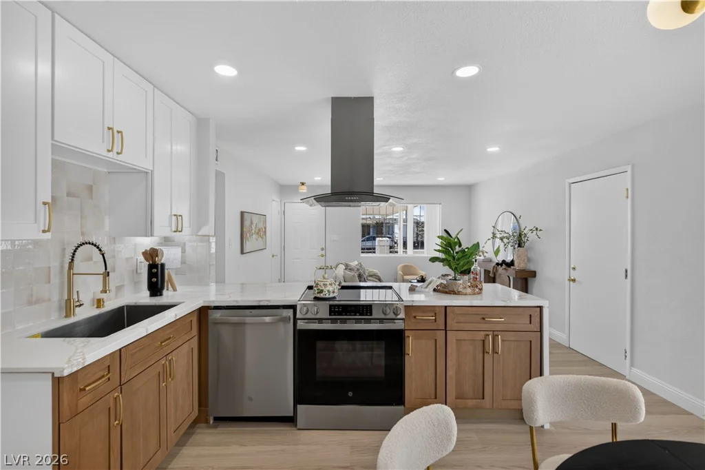 708 Van Ert, North Las Vegas, NV 89030