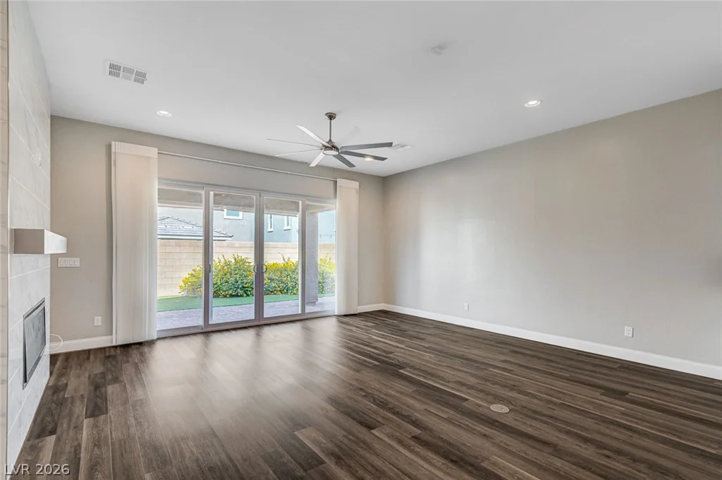 10160 Ocher Valley, Las Vegas, NV 89178