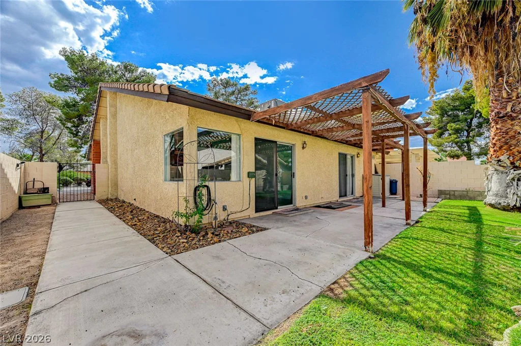 4432 Live Oak, Las Vegas, NV 89121