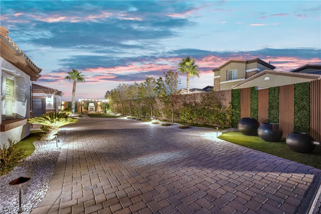 8755 Helena, Las Vegas, NV 89129