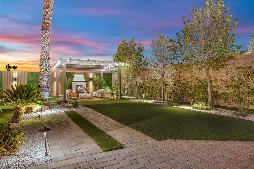 8755 Helena, Las Vegas, NV 89129