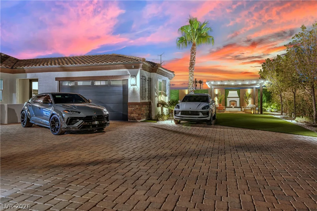 8755 Helena, Las Vegas, NV 89129