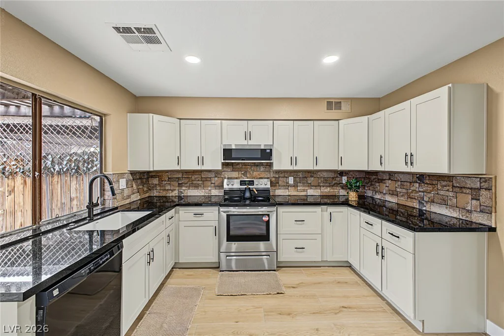 3268 Liahona, Las Vegas, NV 89121