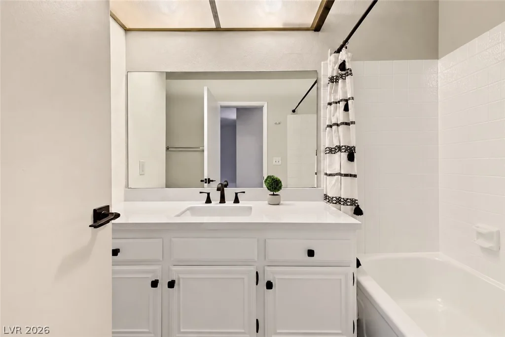 3268 Liahona, Las Vegas, NV 89121