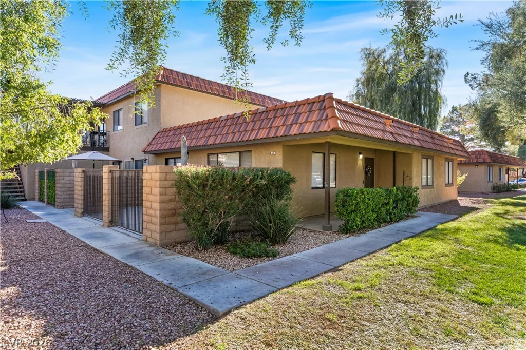 735 Apple Tree, Henderson, NV 89014
