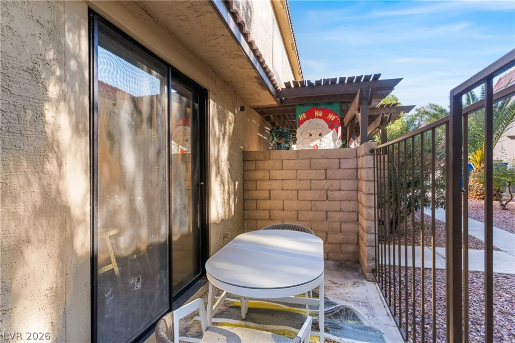 735 Apple Tree, Henderson, NV 89014