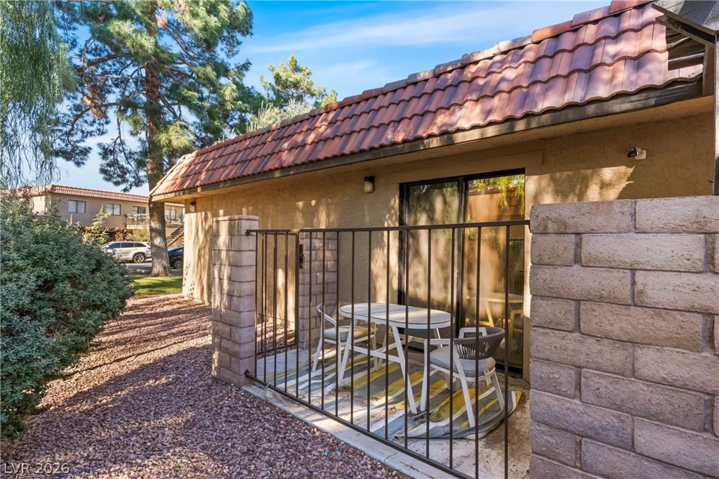 735 Apple Tree, Henderson, NV 89014