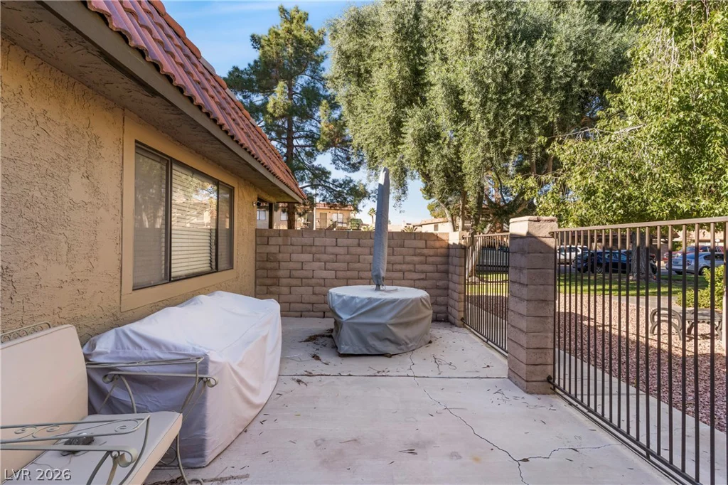 735 Apple Tree, Henderson, NV 89014