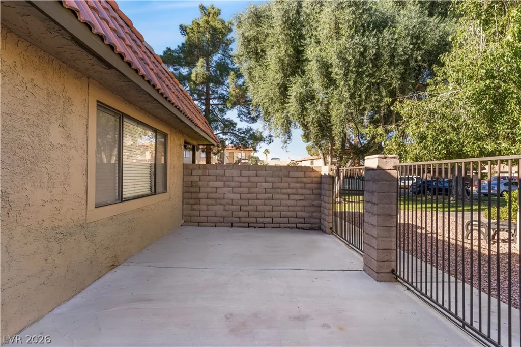 735 Apple Tree, Henderson, NV 89014