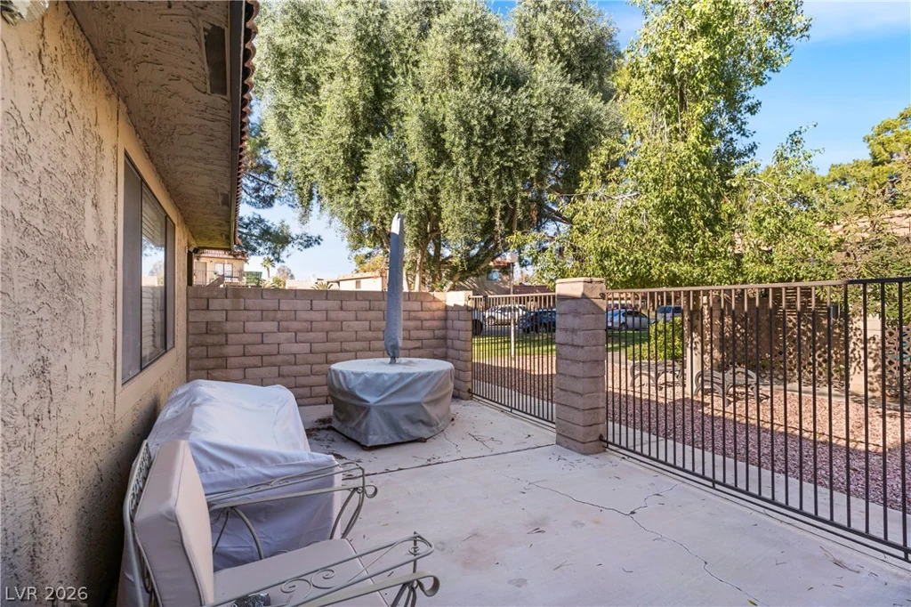 735 Apple Tree, Henderson, NV 89014