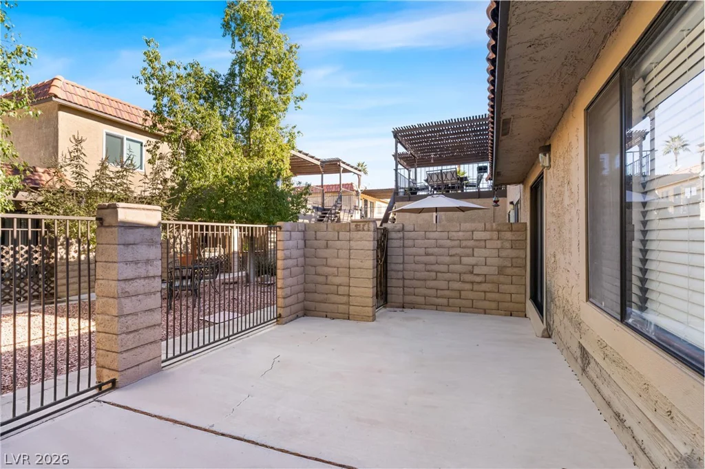 735 Apple Tree, Henderson, NV 89014